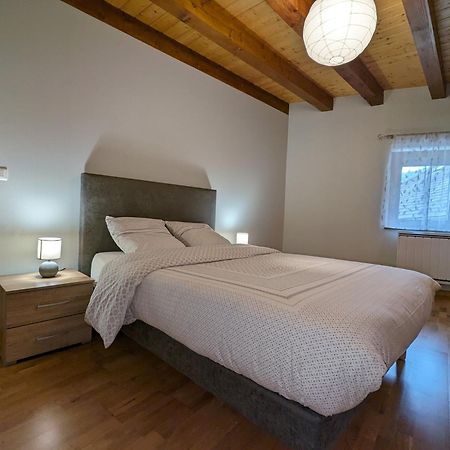 Petite Maison De Village Situee Entre Lacs, Cascades Et Montagnes Virieu-le-Grand Eksteriør billede