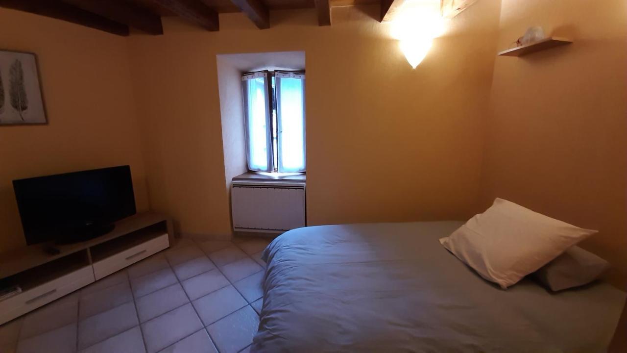 Petite Maison De Village Situee Entre Lacs, Cascades Et Montagnes Virieu-le-Grand Eksteriør billede